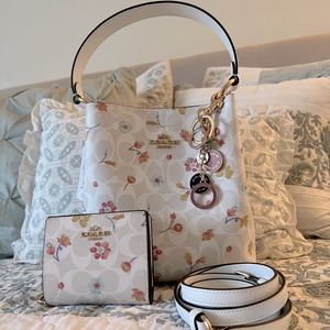 Coach Small Town Bucket Bag Mystical Floral With Matching Wallet And Charm NWT